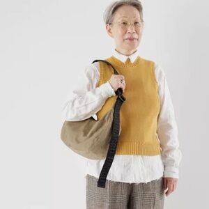 BAGGU MEDIUM NYLON CRESCENT BAG IN COLOR DARK KHAKI